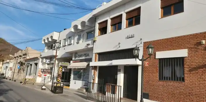Edificio del instituto sobre calle Caseros
